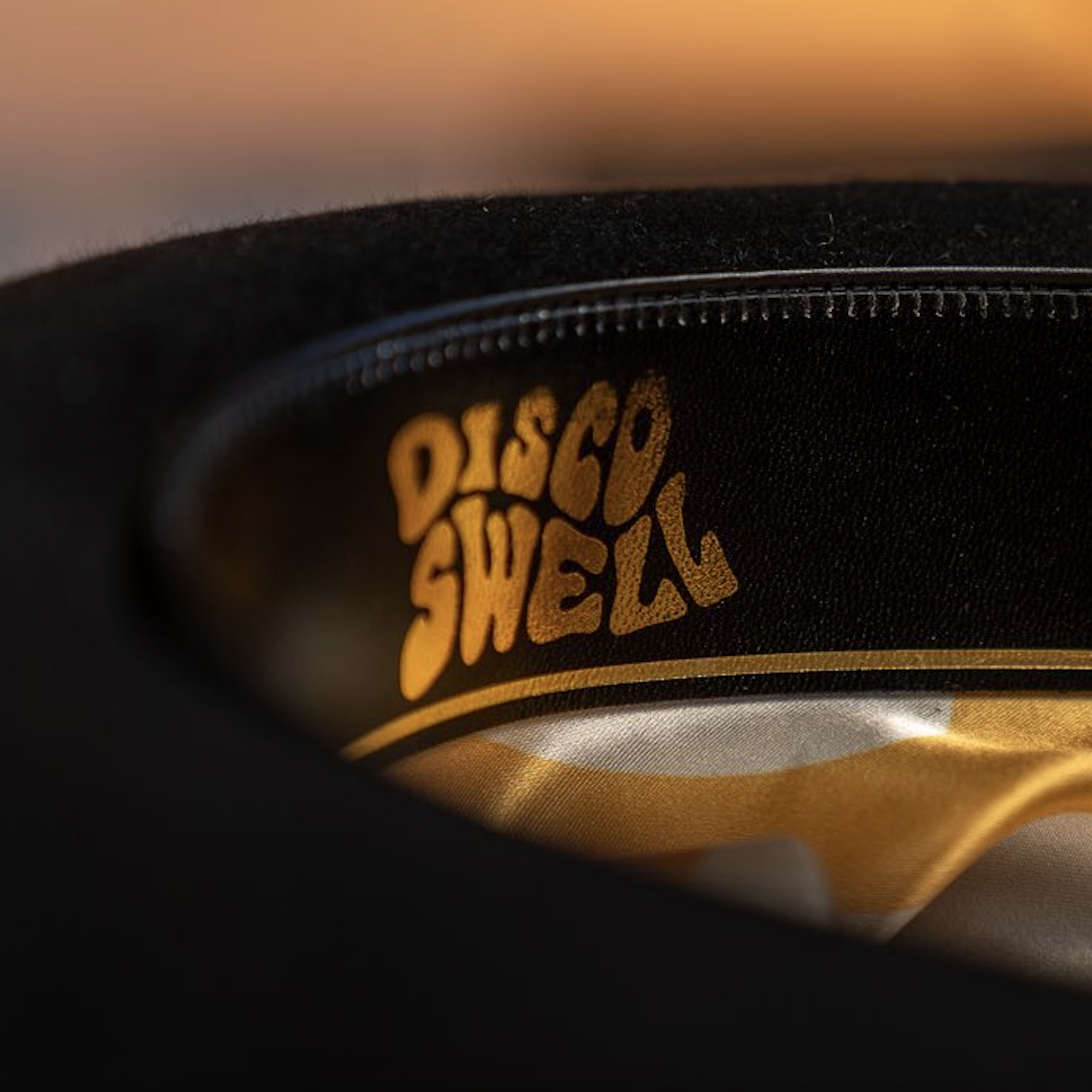 Logo design for the brand Redo on green gradient background